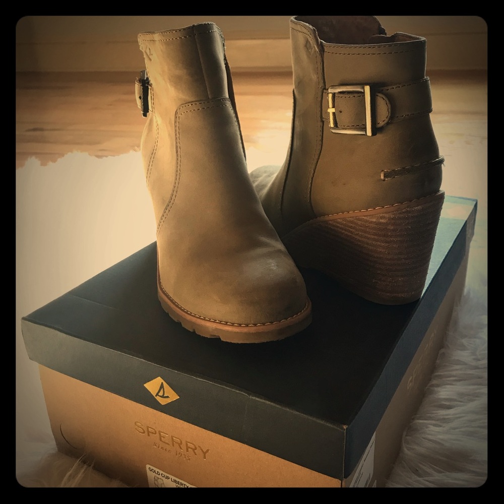 Sperry Boots size 7